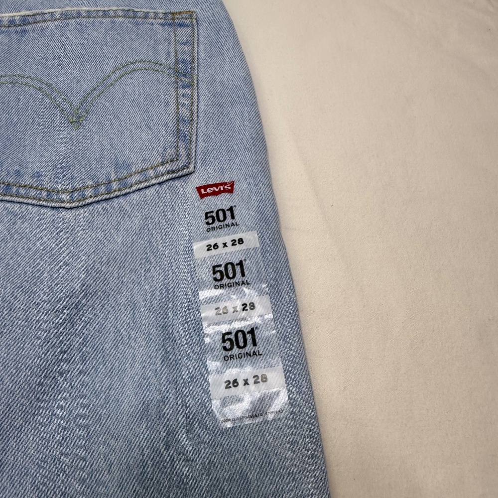 Levi's 501 Original Fit Jeans NWT  in a light wash size 26x28 - Picture 7 of 9